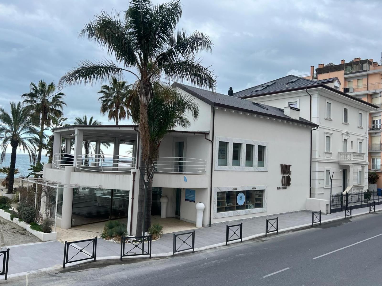 Blu Sea Apartments Pietra Ligure Bagian luar foto