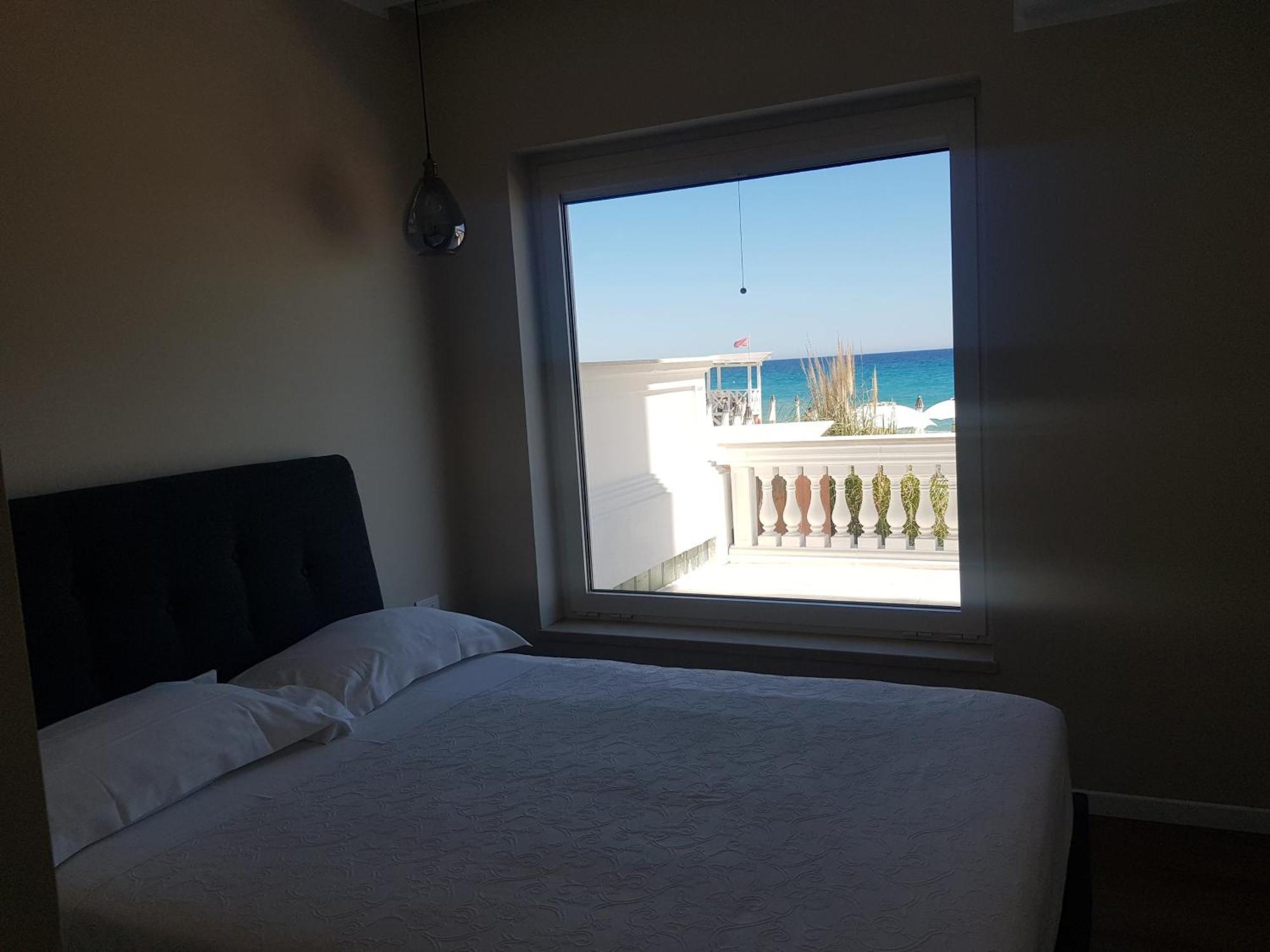 Blu Sea Apartments Pietra Ligure Bagian luar foto