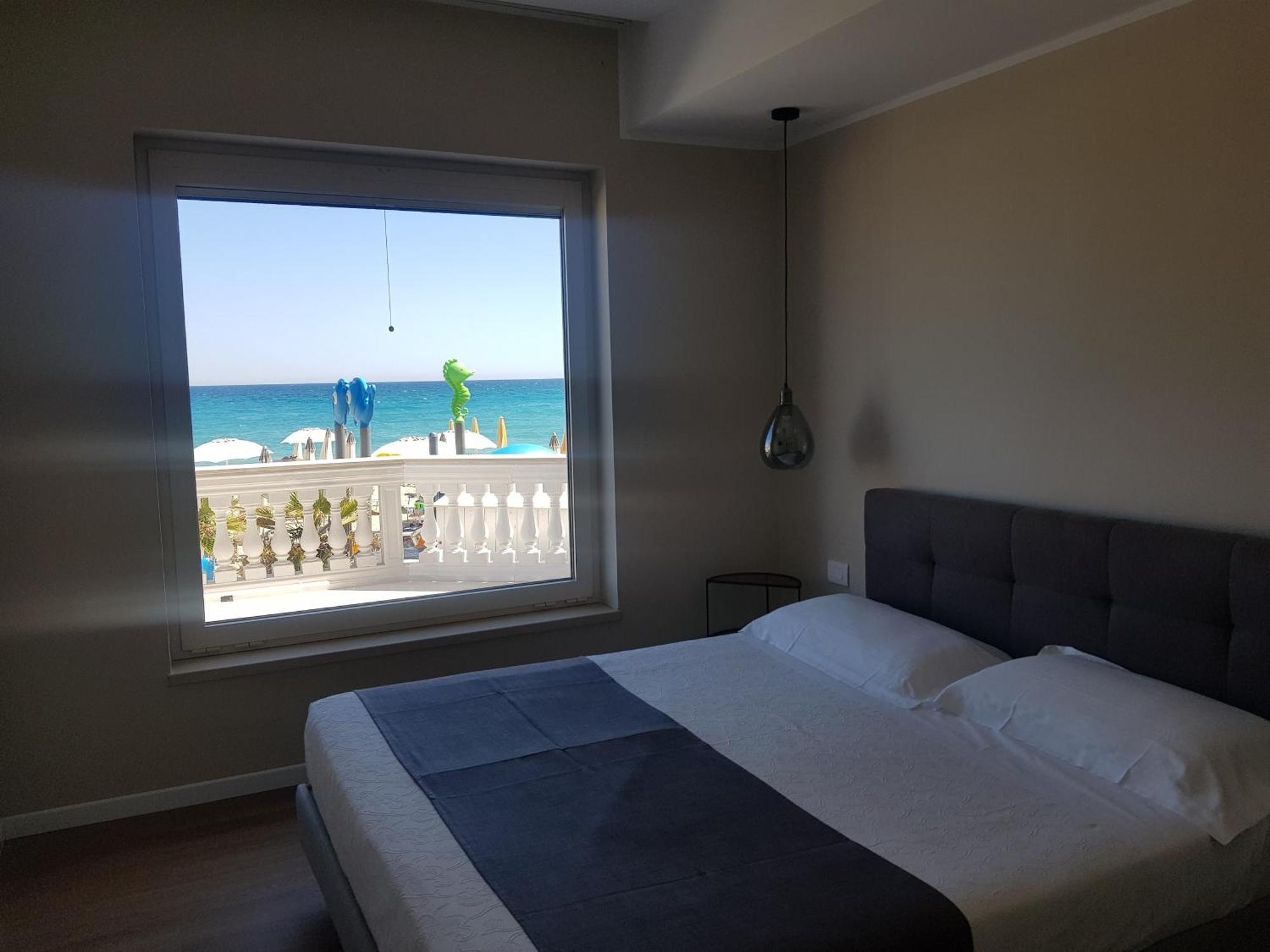 Blu Sea Apartments Pietra Ligure Bagian luar foto