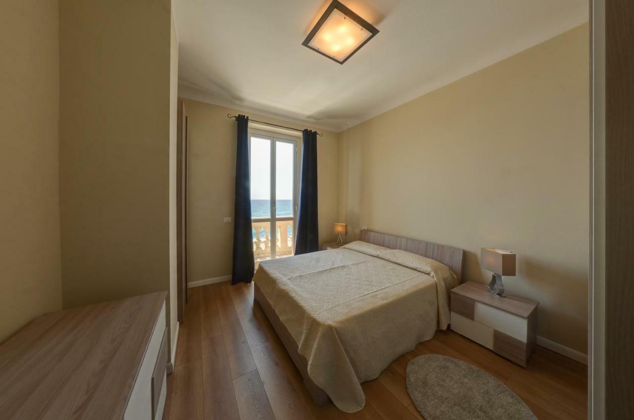 Blu Sea Apartments Pietra Ligure Bagian luar foto