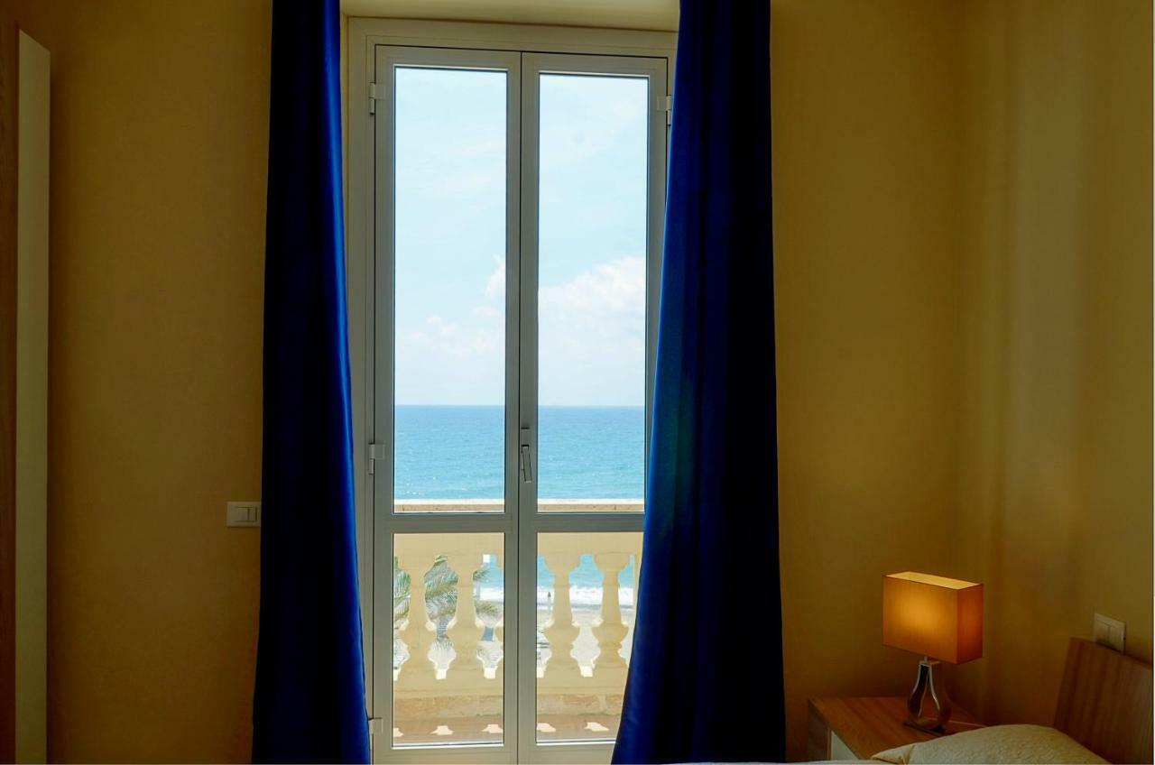 Blu Sea Apartments Pietra Ligure Bagian luar foto
